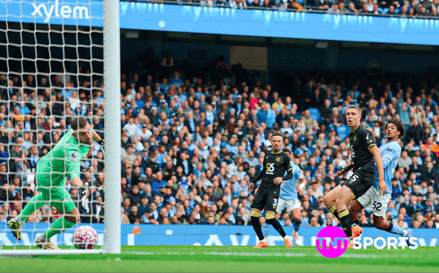 英超铁卫一战载入史册：单场乌龙双响+和队友争顶助攻对手破门